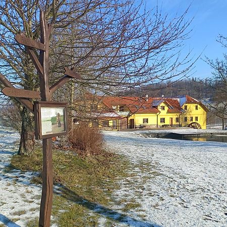 Podvesky Mlyn Hotell Tlumacov Exteriör bild