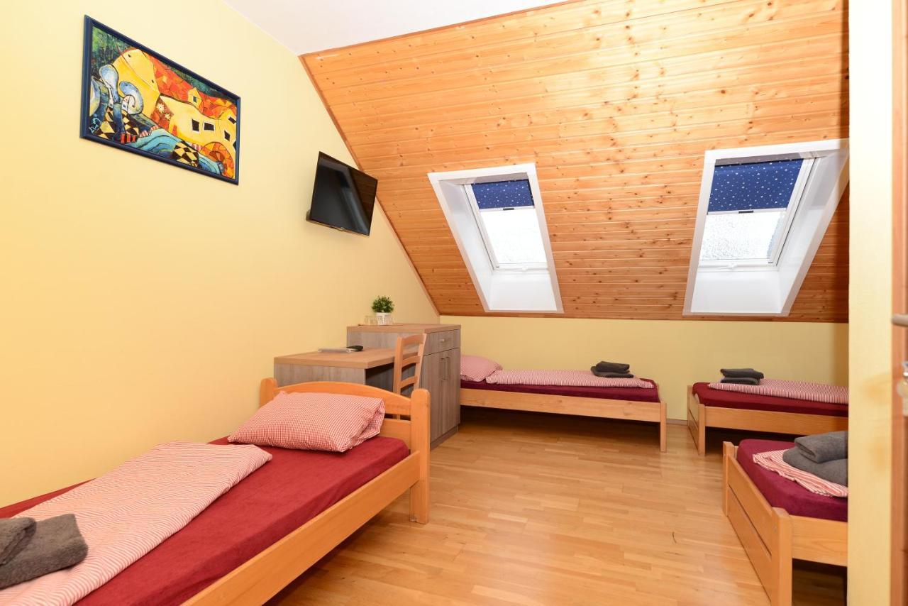 Podvesky Mlyn Hotell Tlumacov Exteriör bild