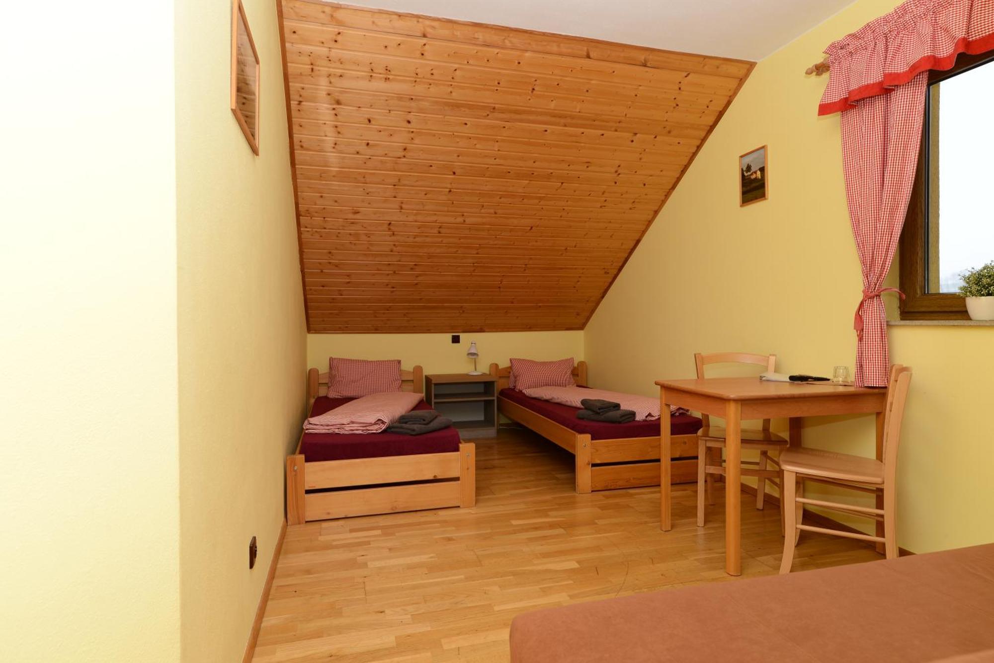Podvesky Mlyn Hotell Tlumacov Exteriör bild