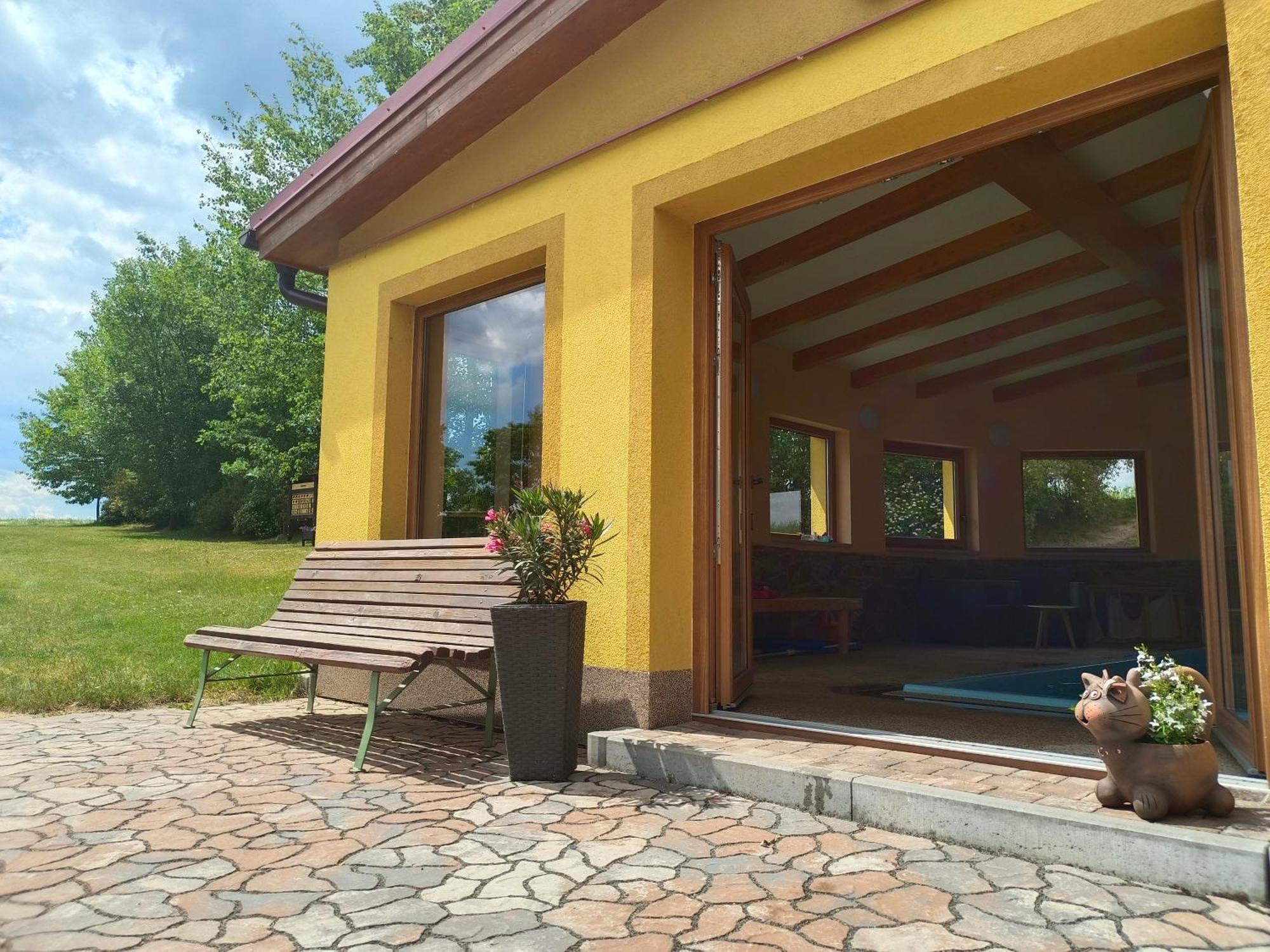 Podvesky Mlyn Hotell Tlumacov Exteriör bild