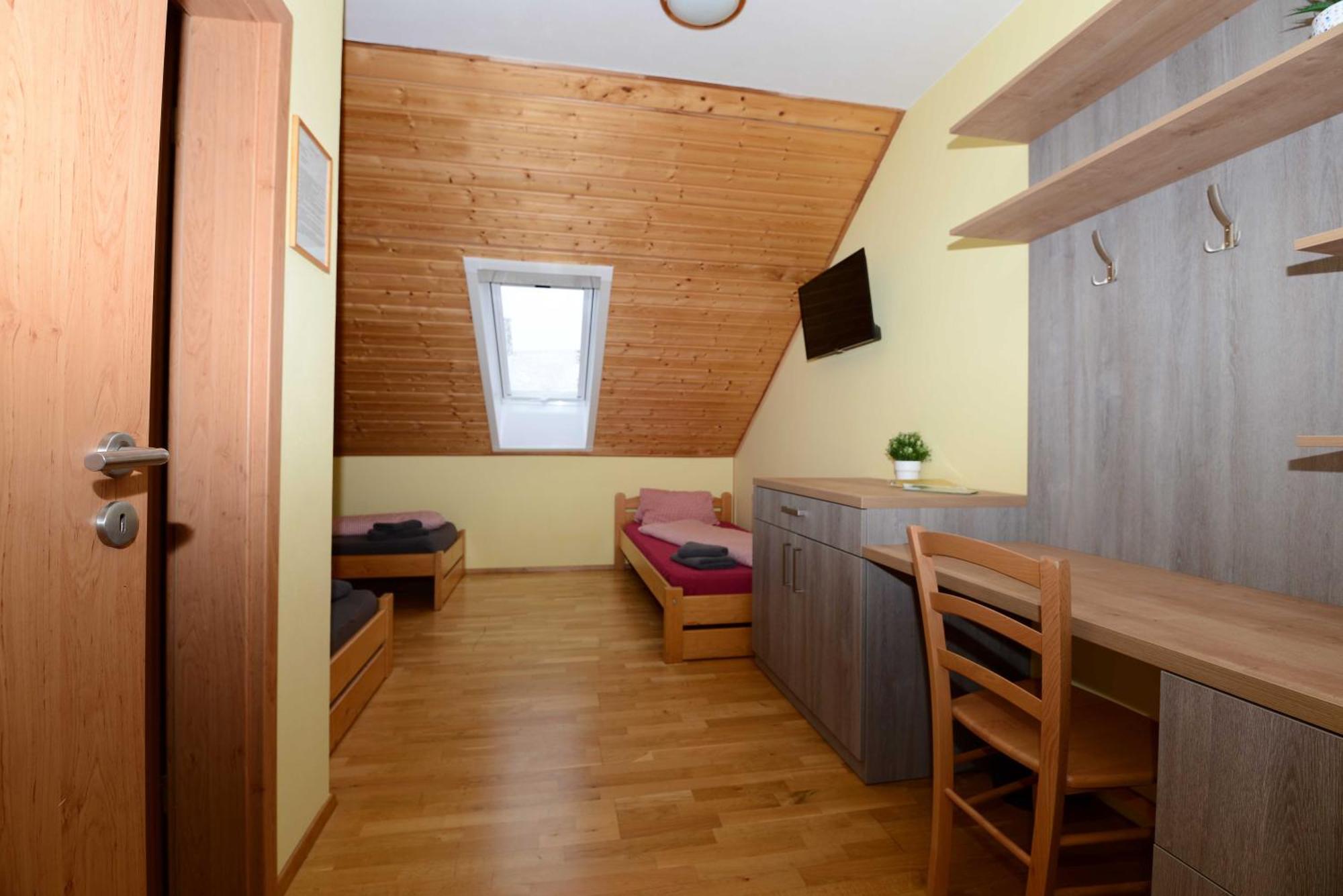 Podvesky Mlyn Hotell Tlumacov Exteriör bild