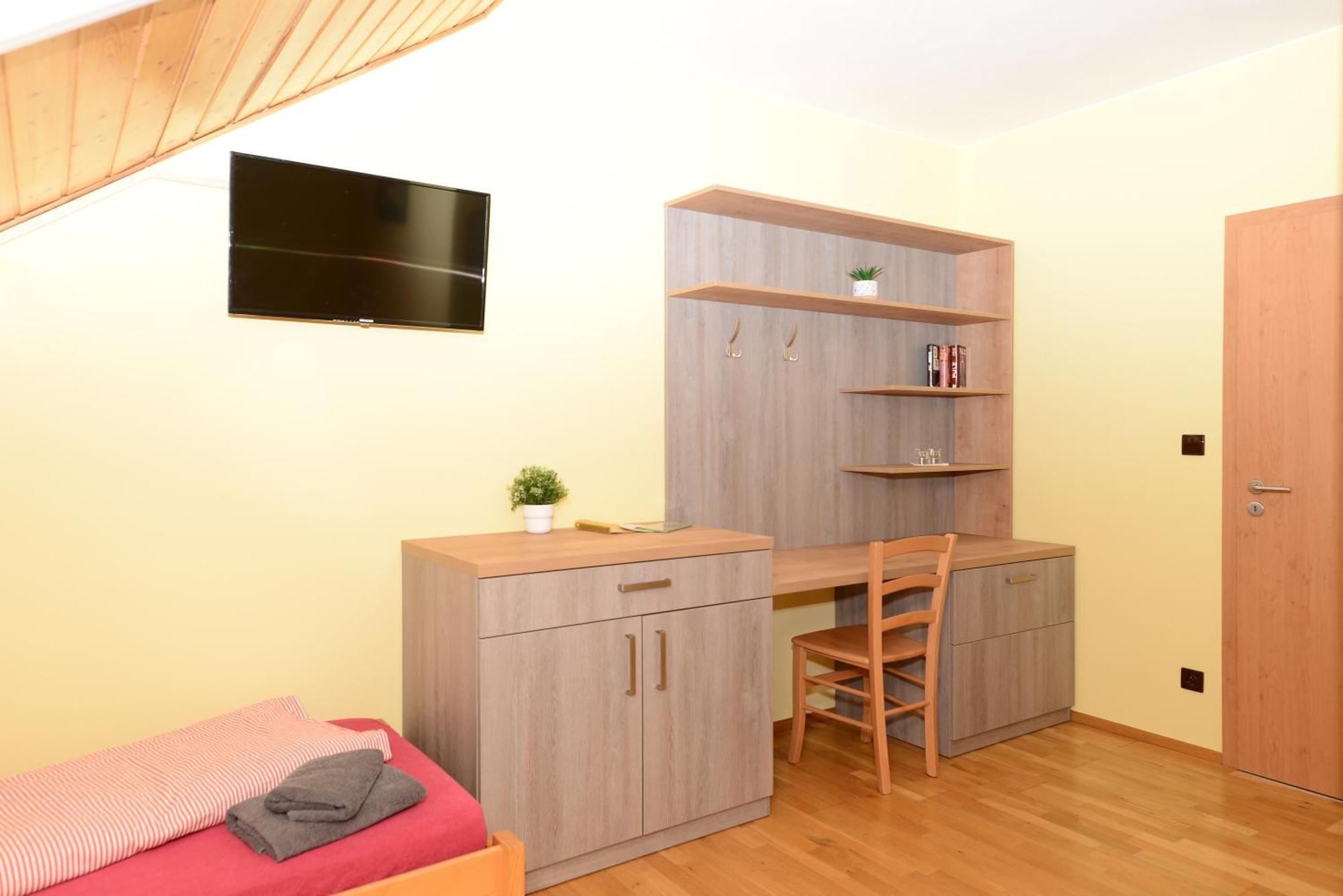 Podvesky Mlyn Hotell Tlumacov Exteriör bild